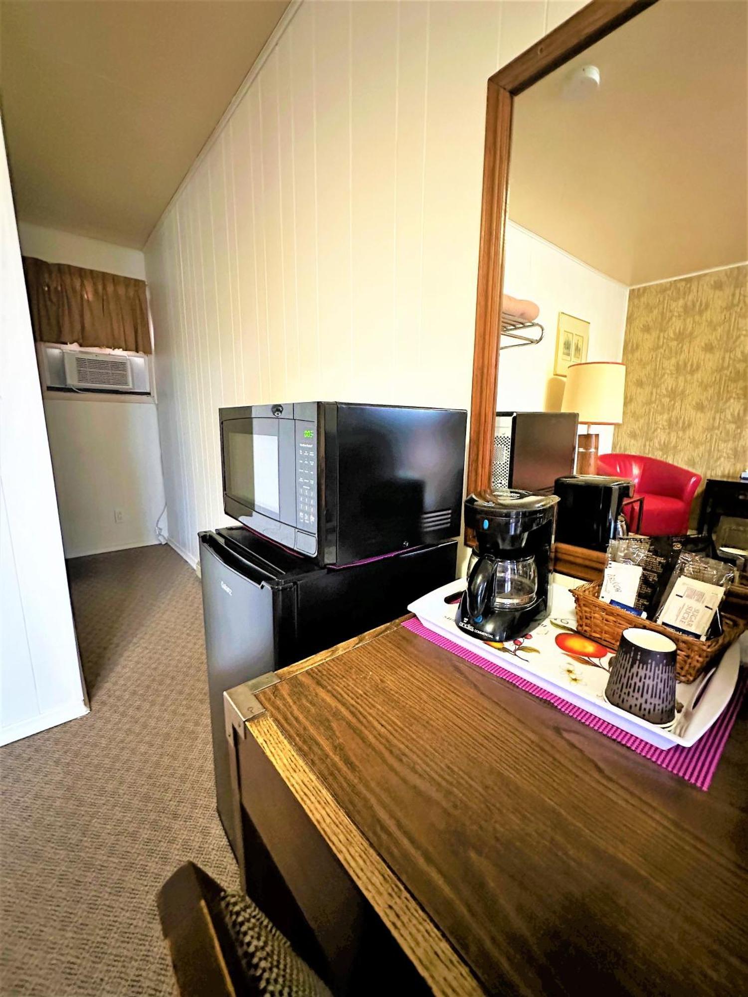 Red Top Motor Inn Iron Bridge 외부 사진