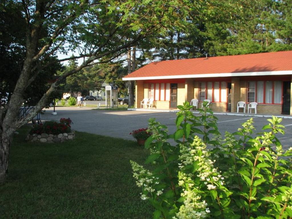 Red Top Motor Inn Iron Bridge 외부 사진
