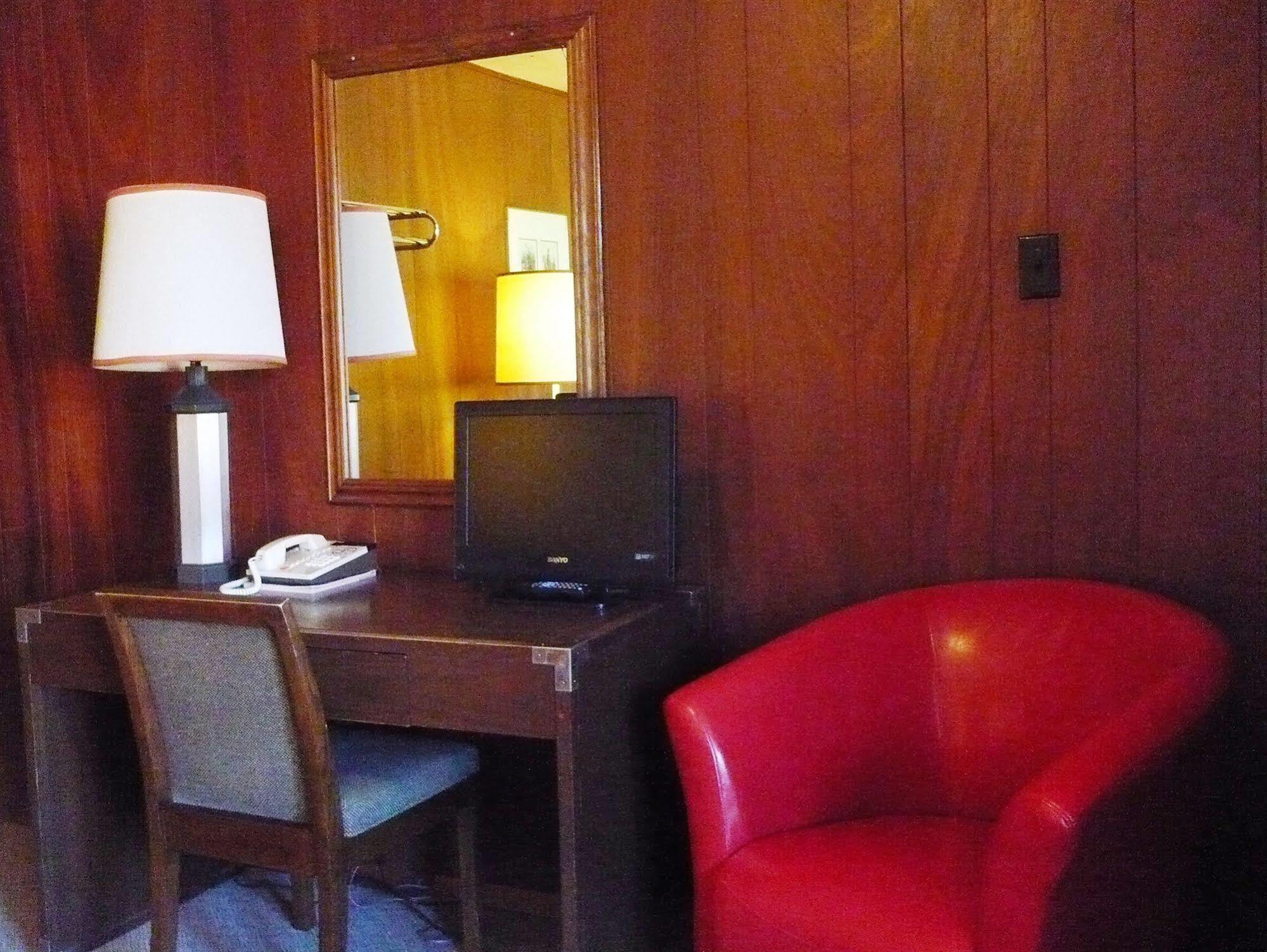 Red Top Motor Inn Iron Bridge 외부 사진
